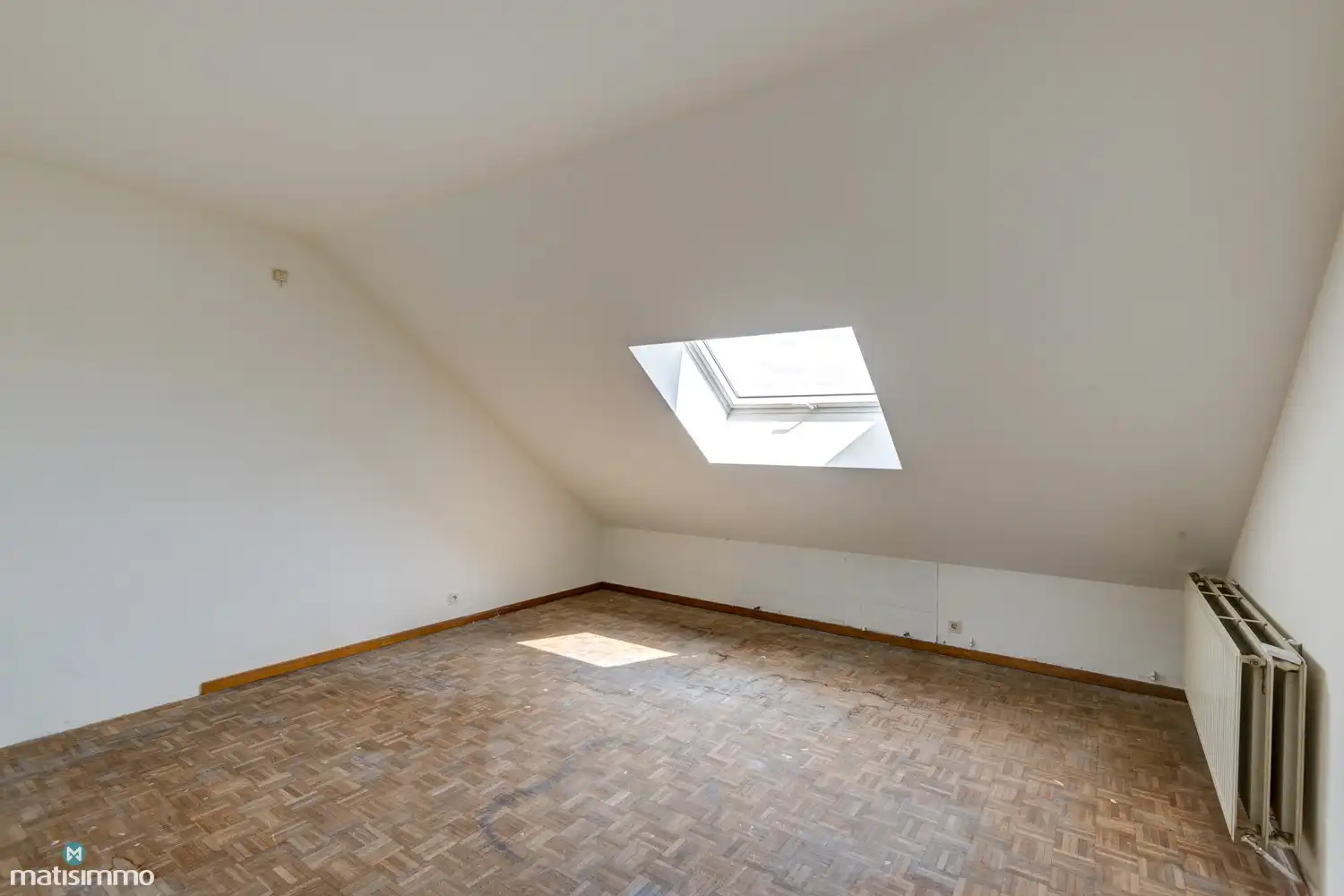 HANDELSGELIJKVLOERS MET DUPLEXAPPARTEMENT VOORZIEN VAN PARKEERGELEGENHEID NABIJ CENTRUM TONGEREN foto 27