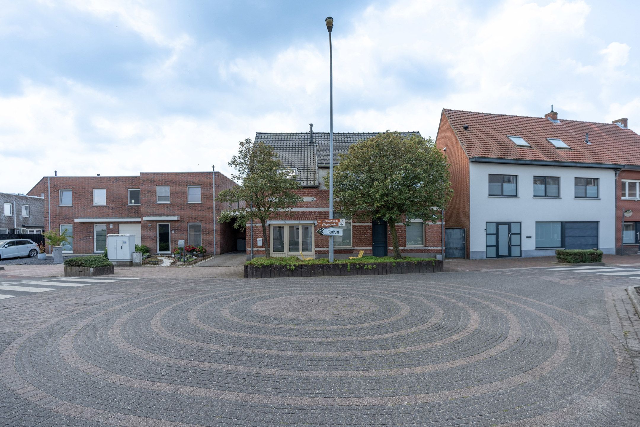 Te renoveren starterswoning te centrum Vosselaar foto 2