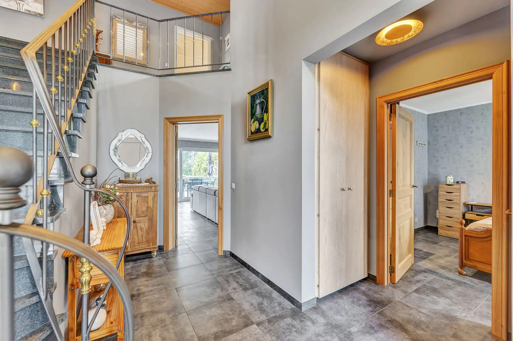 Goed onderhouden villa op groot perceel met 4 slaapkamers foto 4
