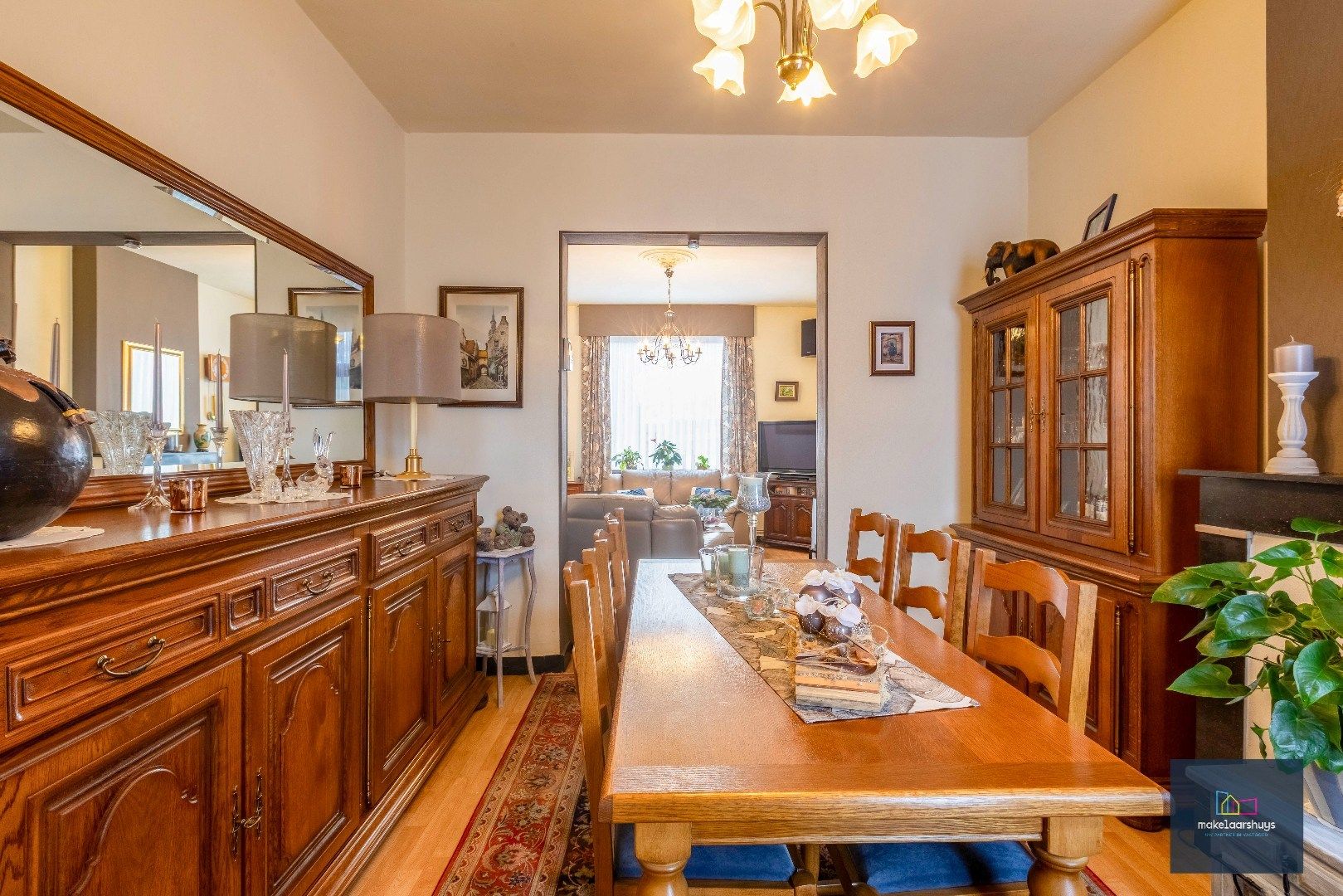 Verzorgde halfopen bebouwing met grote tuin en carport  foto 9