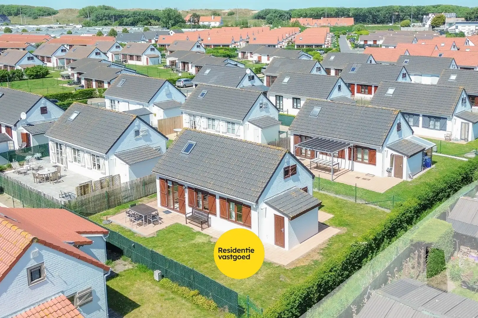 Instapklaar en gemeubeld vissershuisje met tuin en staanplaats in Harendijke! foto 2