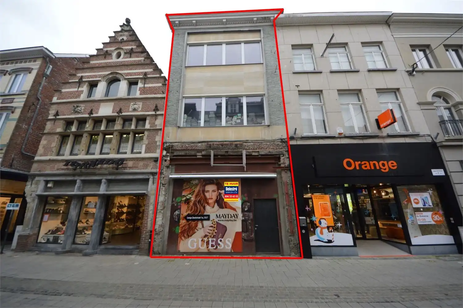 GOED GELEGEN COMMERCIEEL PAND MET ONTWIKKELINGSPOTENTIEEL foto {{pictureIndex}}