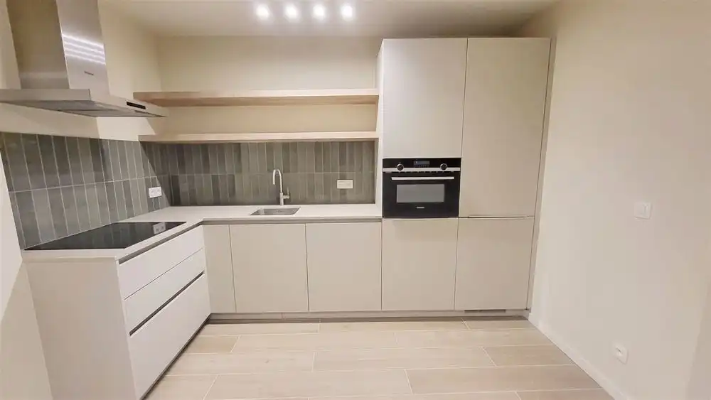  REEDS 85% VAN HET PROJECT VERHUURD! foto 4