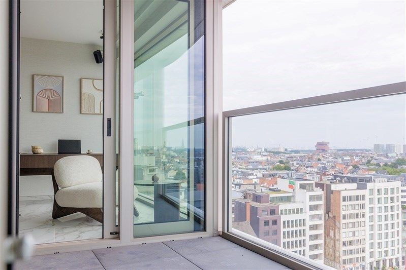 luxe1 SLPK appartement op grote hoogte in de Antwerp Tower foto {{pictureIndex}}