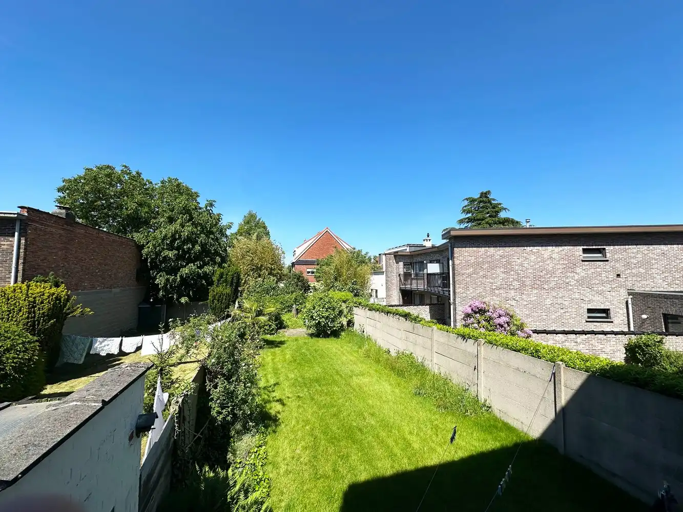 Verzorgd appartement met twee slaapkamers, inpandige garage, terras én tuin te Borsbeek! foto 2
