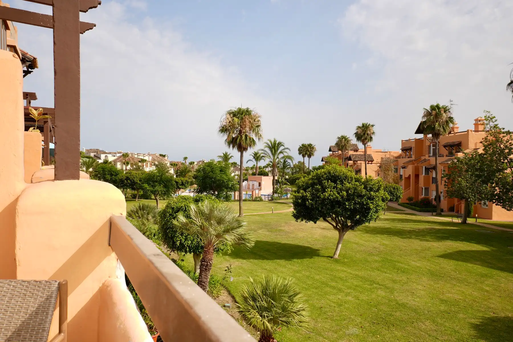 Bemeubeld appartement met parking en berging - uniek aanbod!  foto 4