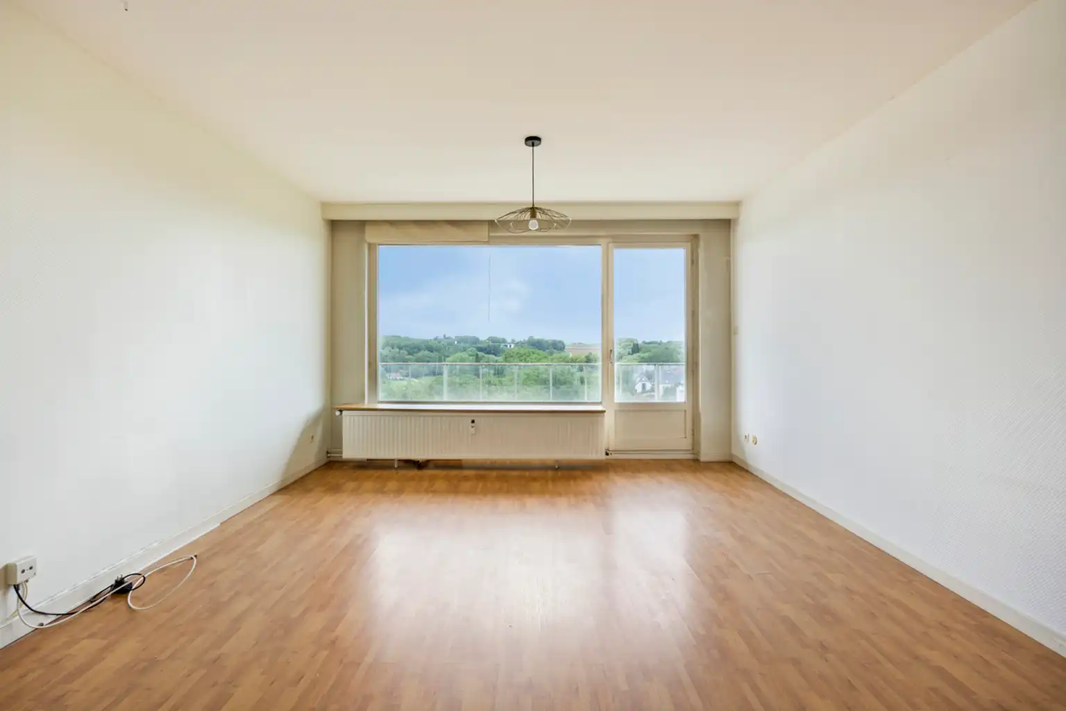 Lichtrijk appartement met open zicht, op te frissen foto 3