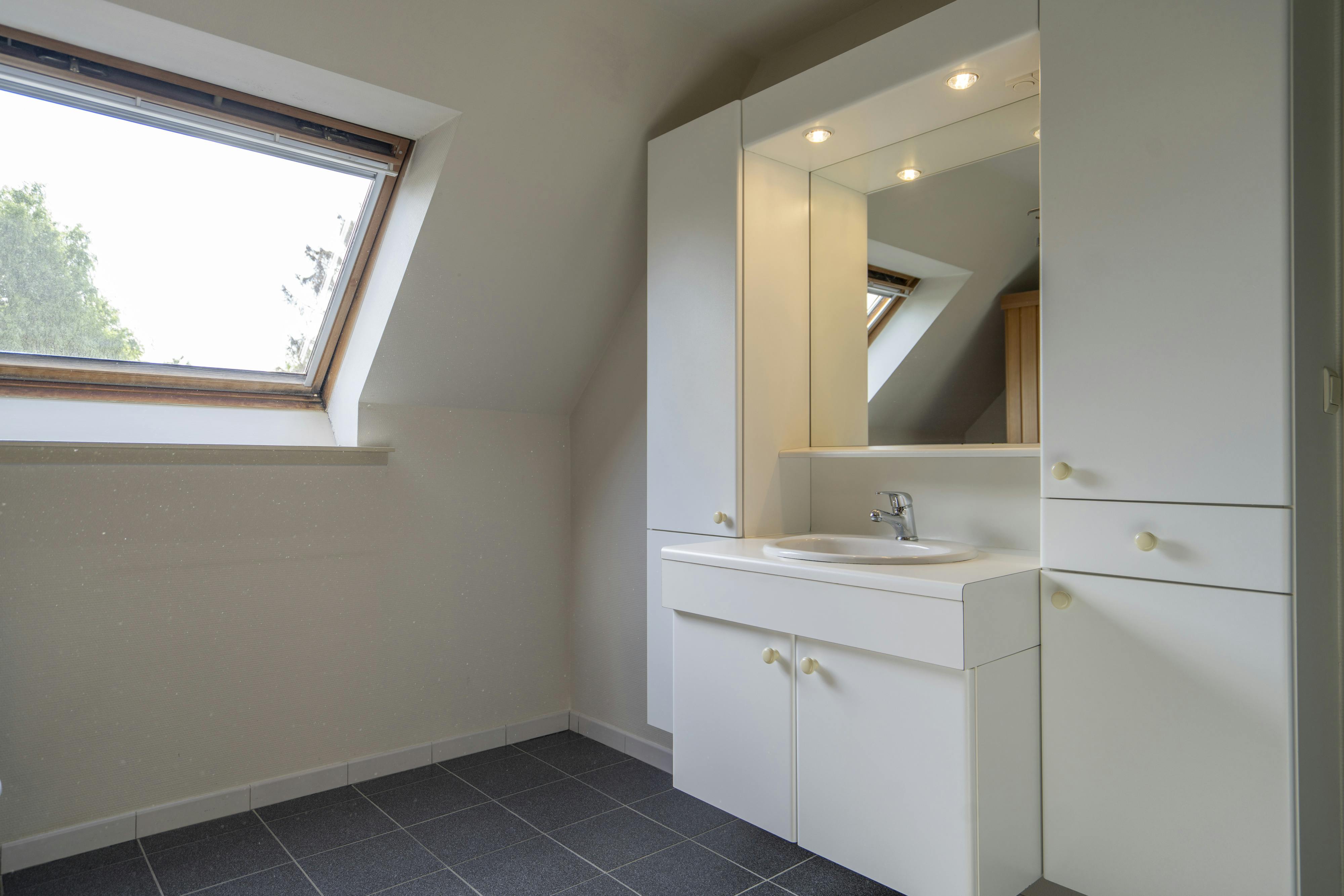 Instapklare villa in de rustige Keibeekstraat te Zwevegem foto 20