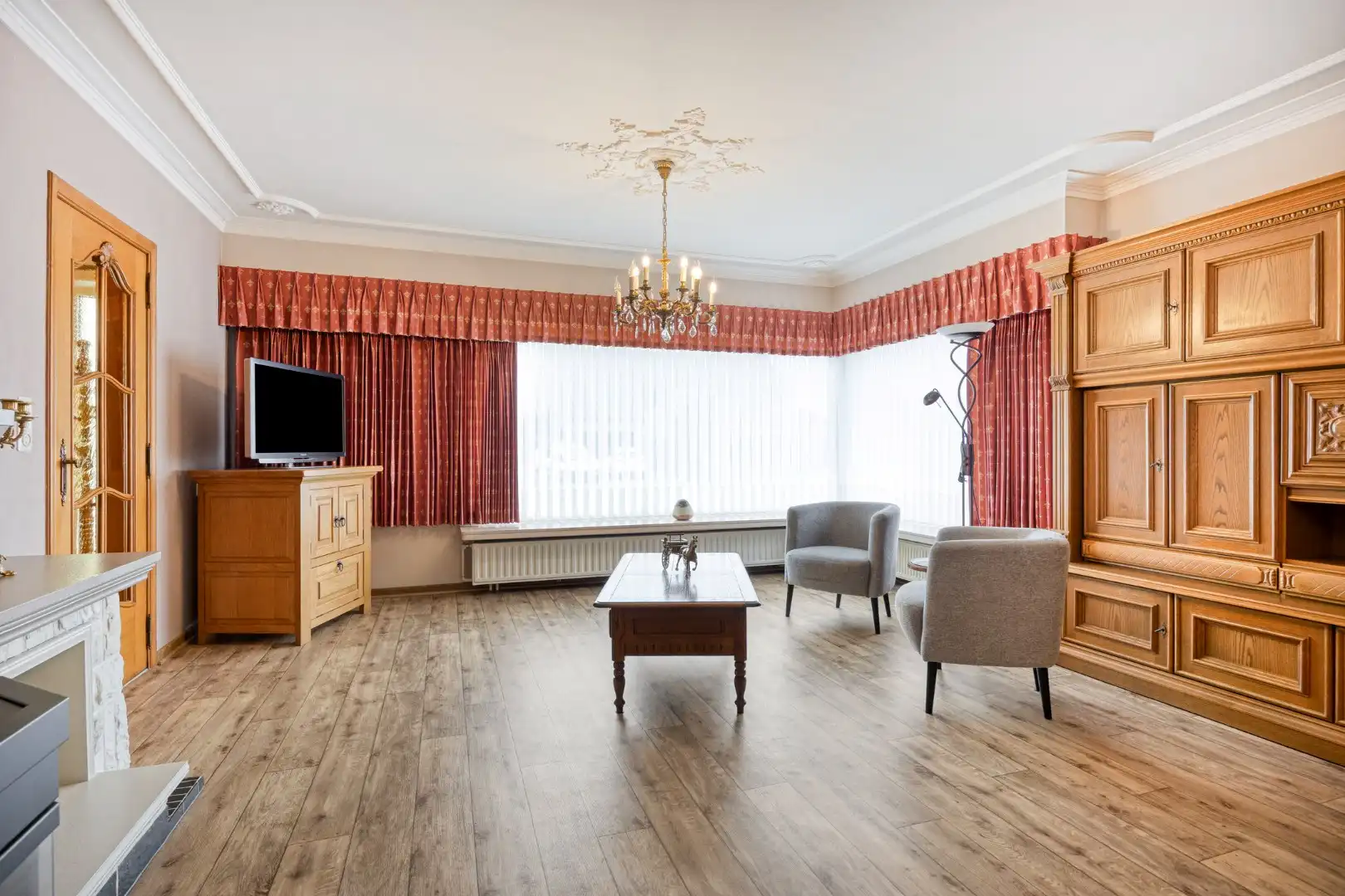 Ruim ingedeelde gelijkvloers woning op een mooi breed perceel van 812 m². foto 4