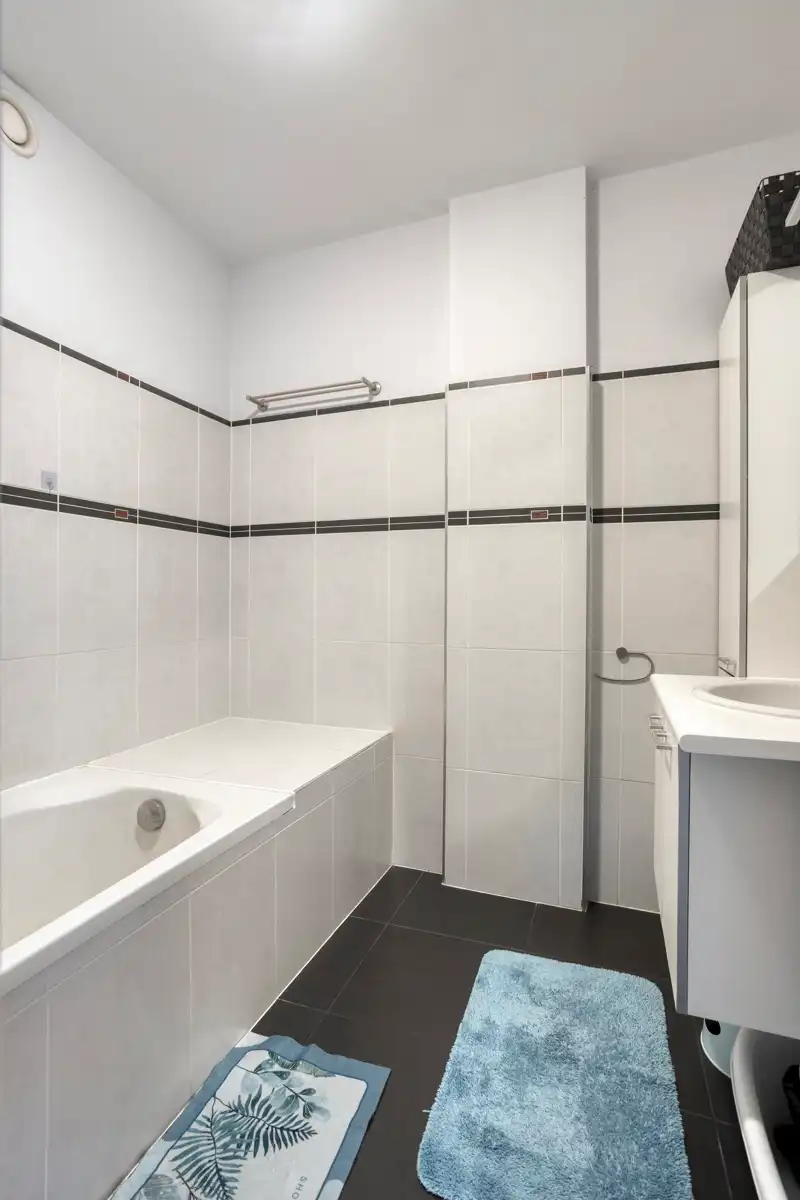 Instapklaar appartement met terras in het centrum van Zellik! foto 13