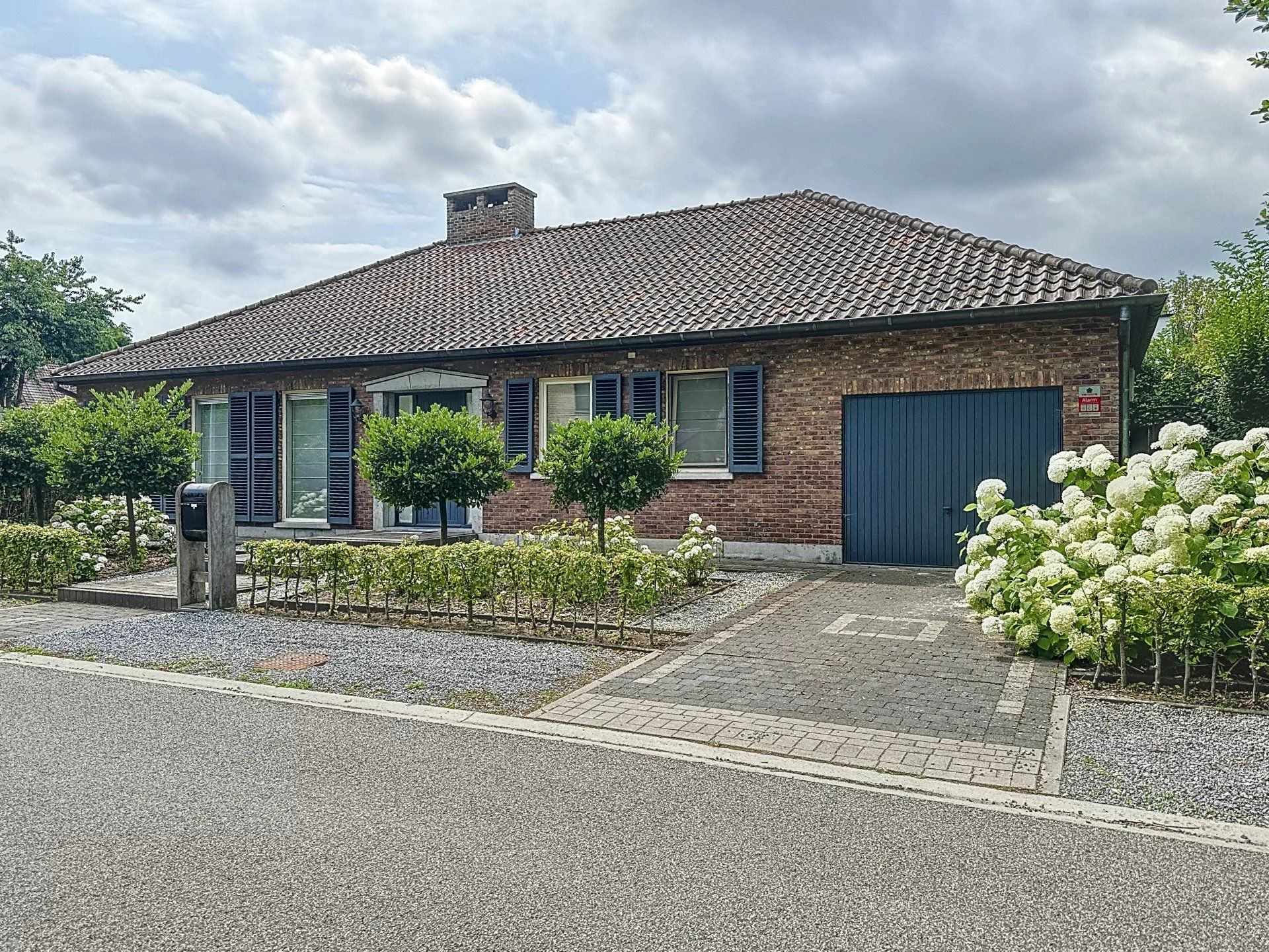 Laagbouwwoning met 3 slaapkamers nabij het centrum eventueel gemeubeld te huur foto 23