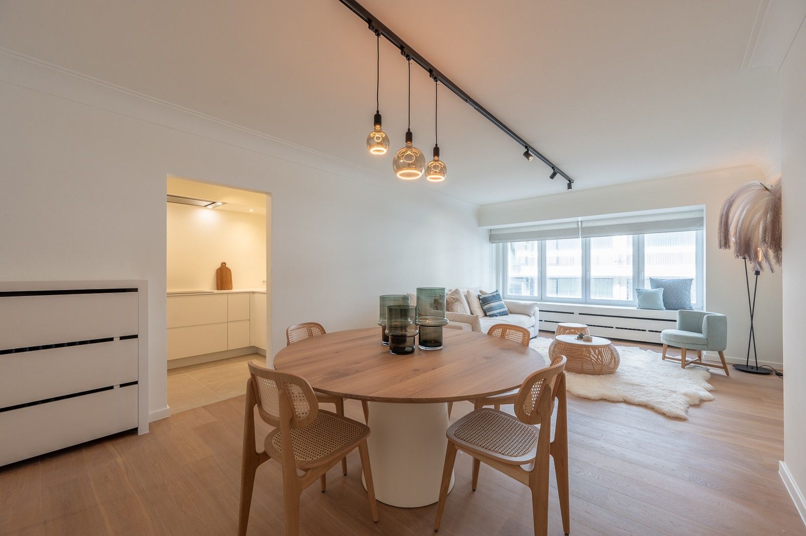 Schitterend gerenoveerd appartement heel goed gelegen op de Kustlaan te Knokke. foto 6