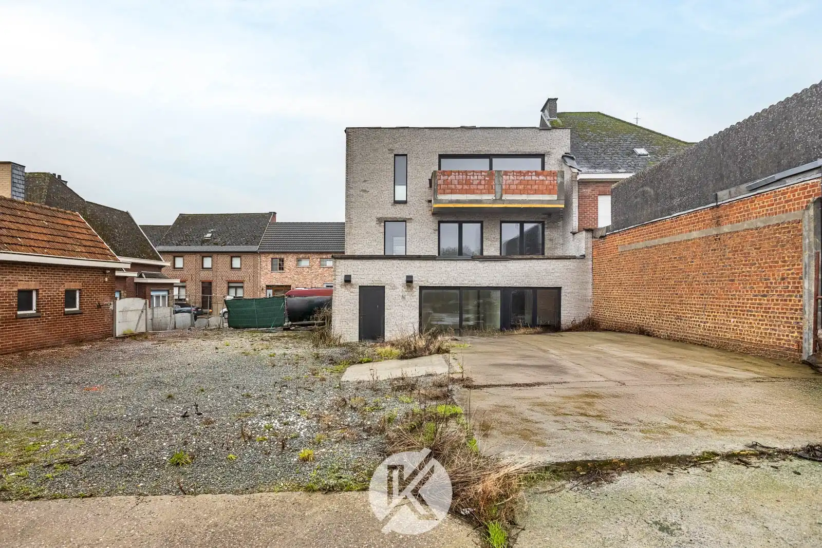 Verder af te werken nieuwbouwwoning met potentieel foto 24