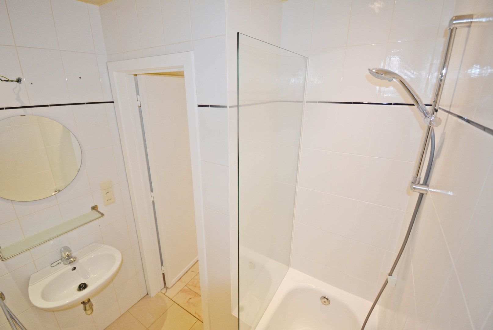 Ruim appartement met 3 slaapkamers in een zijstraat van de Lippenslaan. foto 8