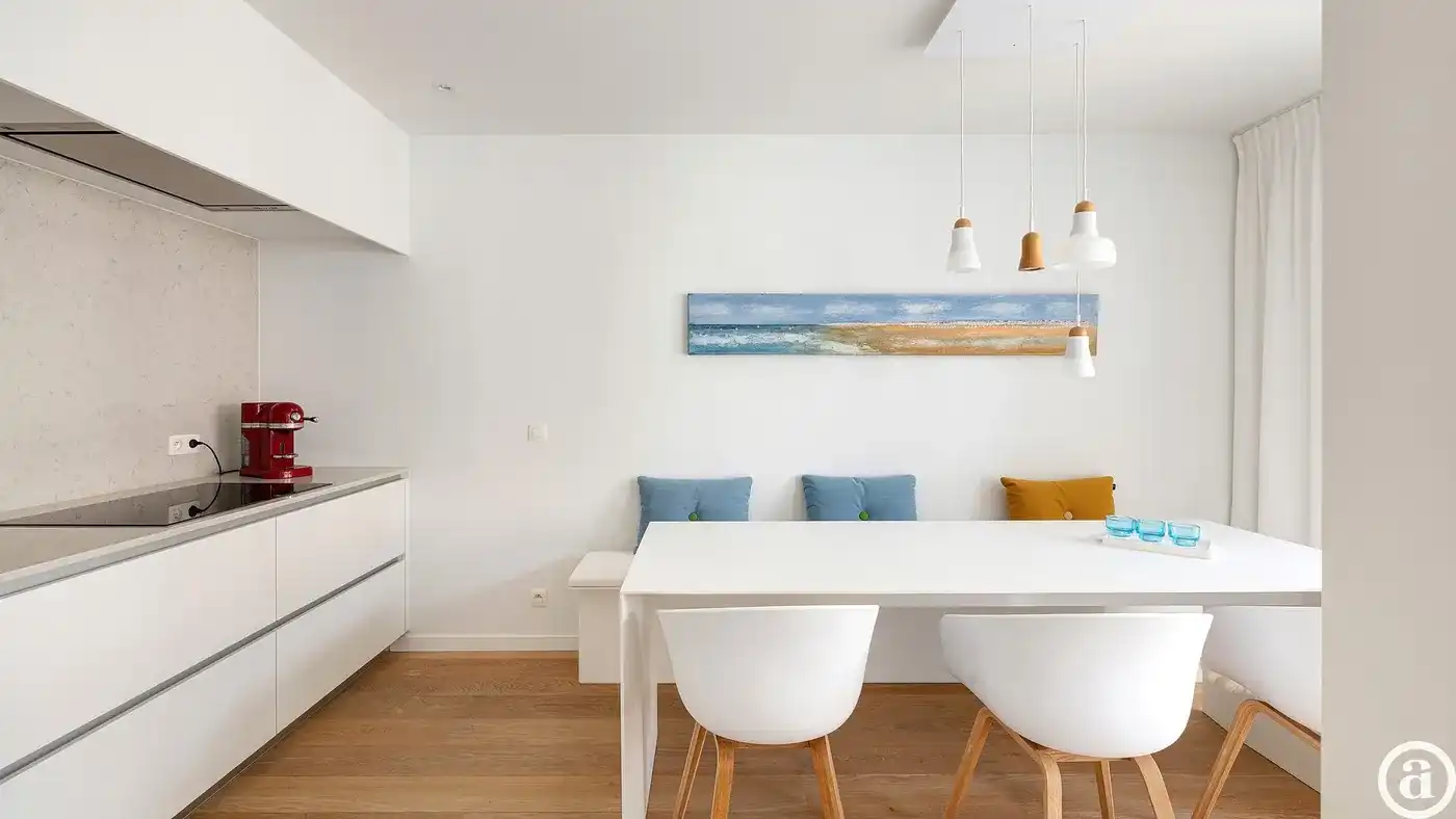 Modern 1-slaapkamerappartement met balkon op toplocatie foto 7