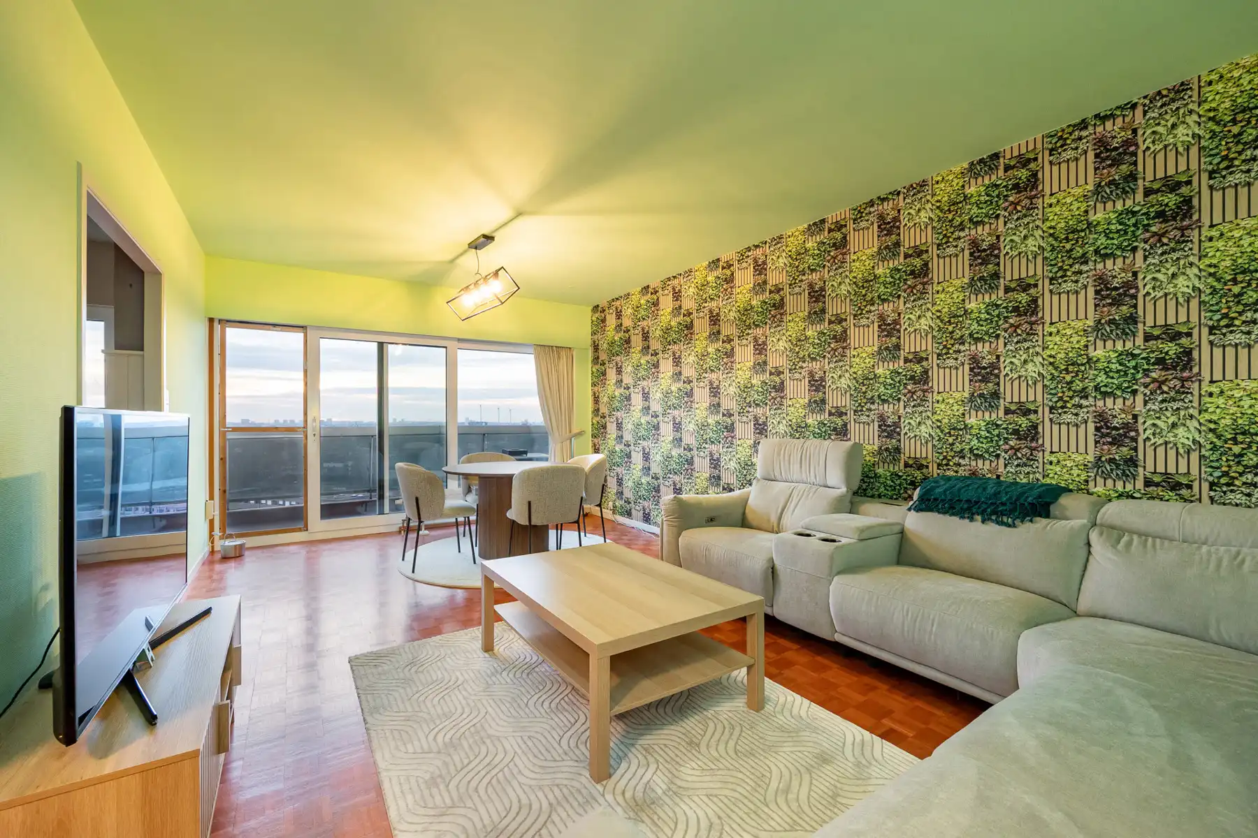 Volledig instapklaar één-slaapkamerappartement nabij het centrum van Merksem! foto 2