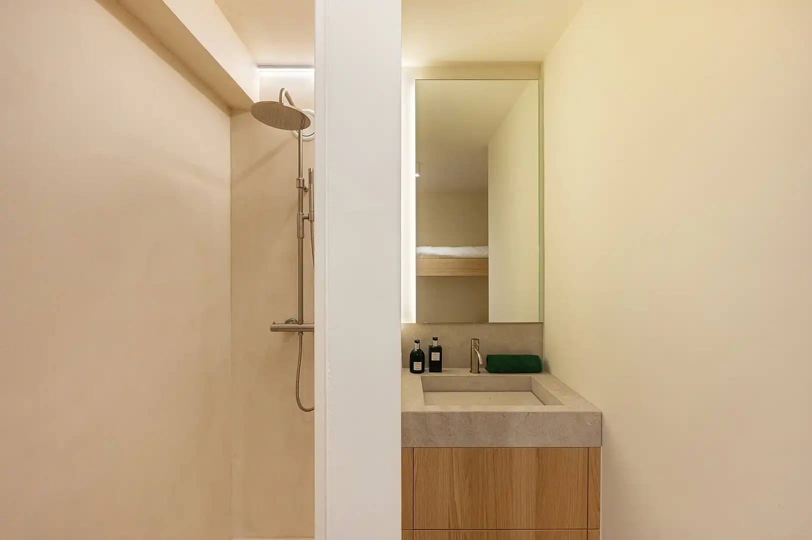 Gerenoveerd 3-slaapkamerappartement met frontaal zeezicht. foto 22