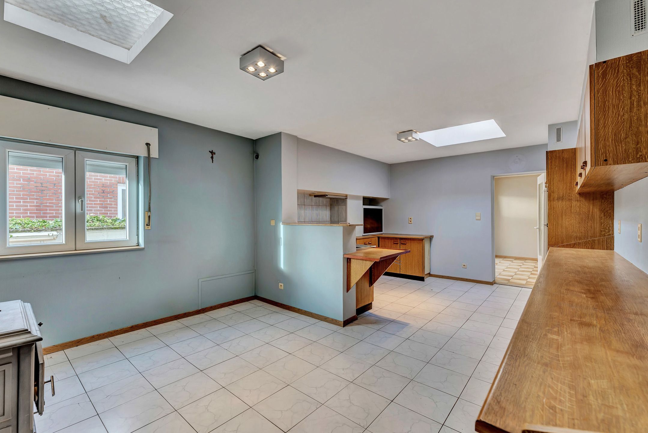 Ruime te renoveren woning op toplocatie foto 11