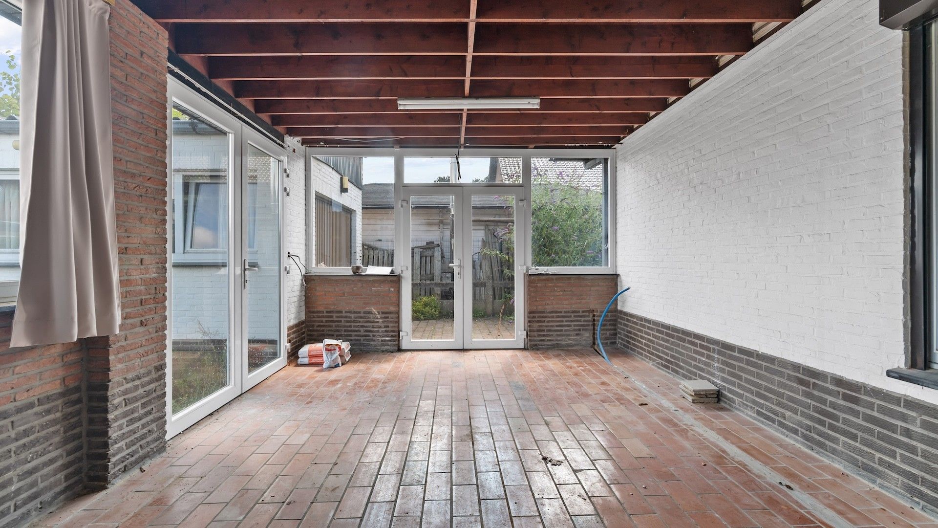 Te renoveren woning (O.B.) met 3 slaapkamers op 6a 48ca foto 21