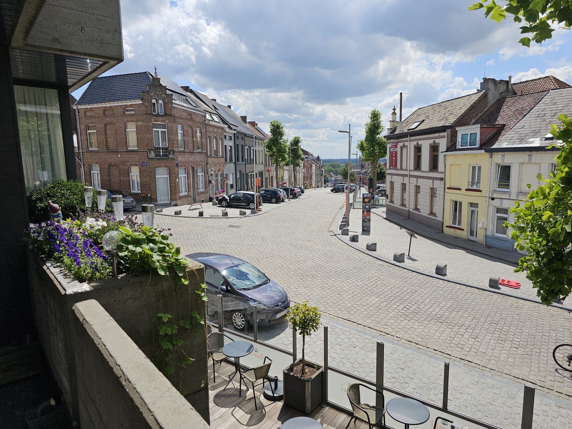 Hoekpand (handelsgelijkvloers + appartement) aan de voet van de Muur foto 4