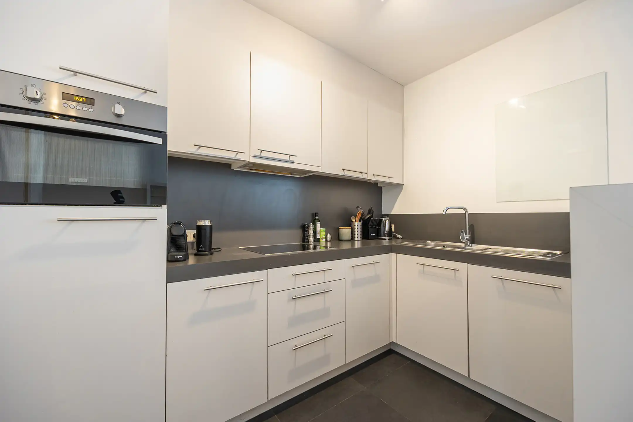 2-slaapkamerappartement op unieke centrumlocatie foto 6