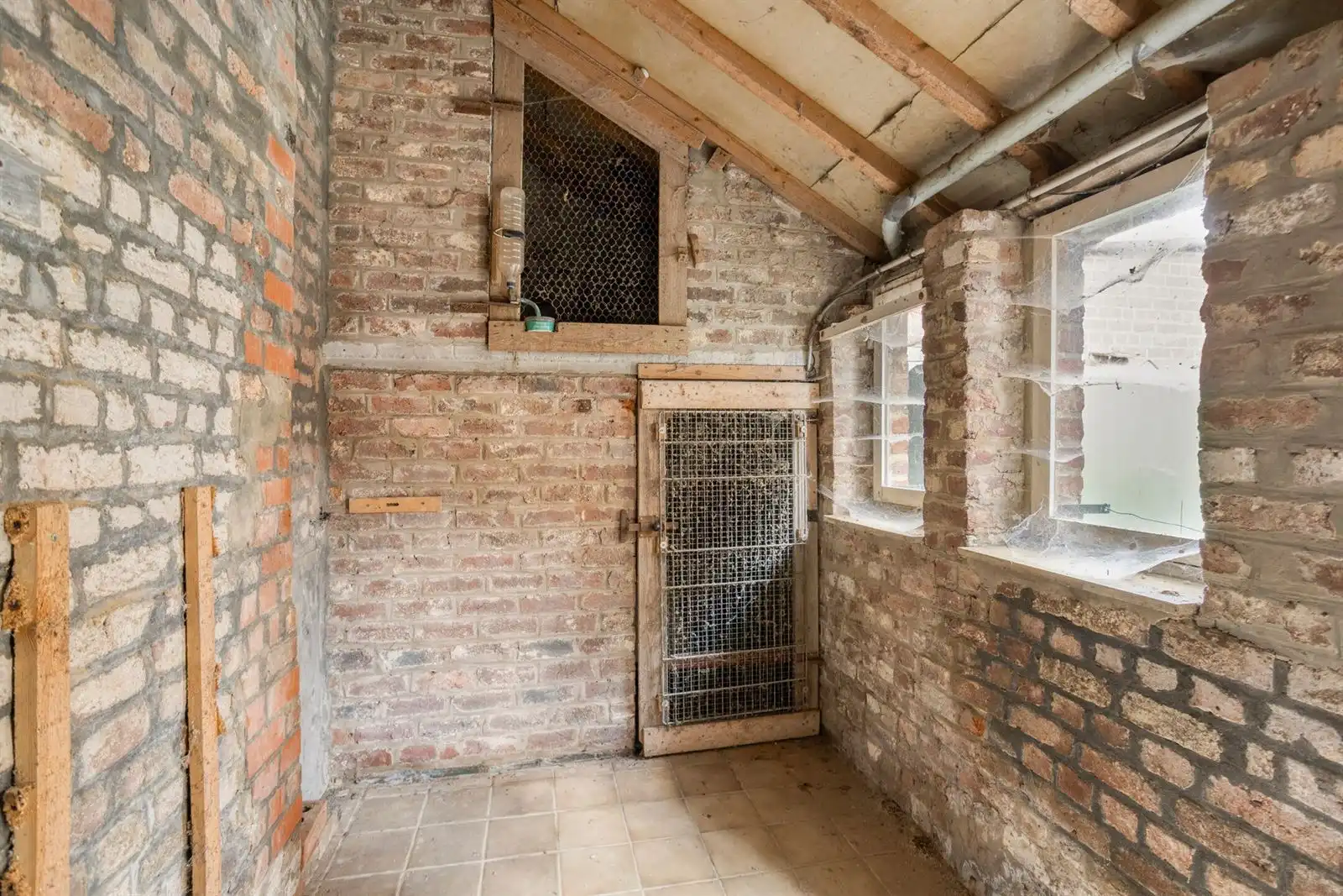 Openbebouwing met 5 slaapkamers garage en ruime tuin foto 23