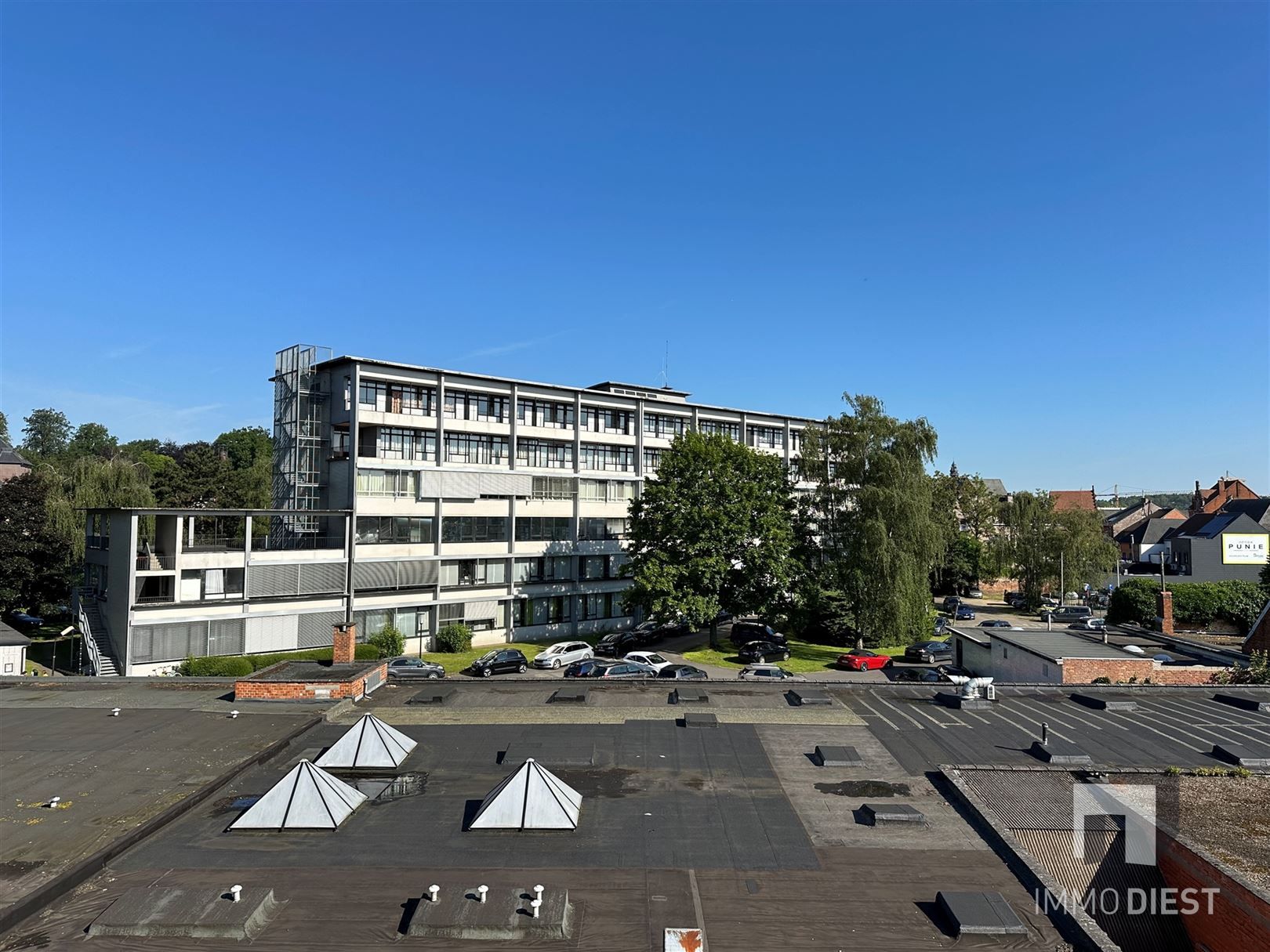 Gezellig appartement met 2 slpks, 2 terrassen en carport foto 26