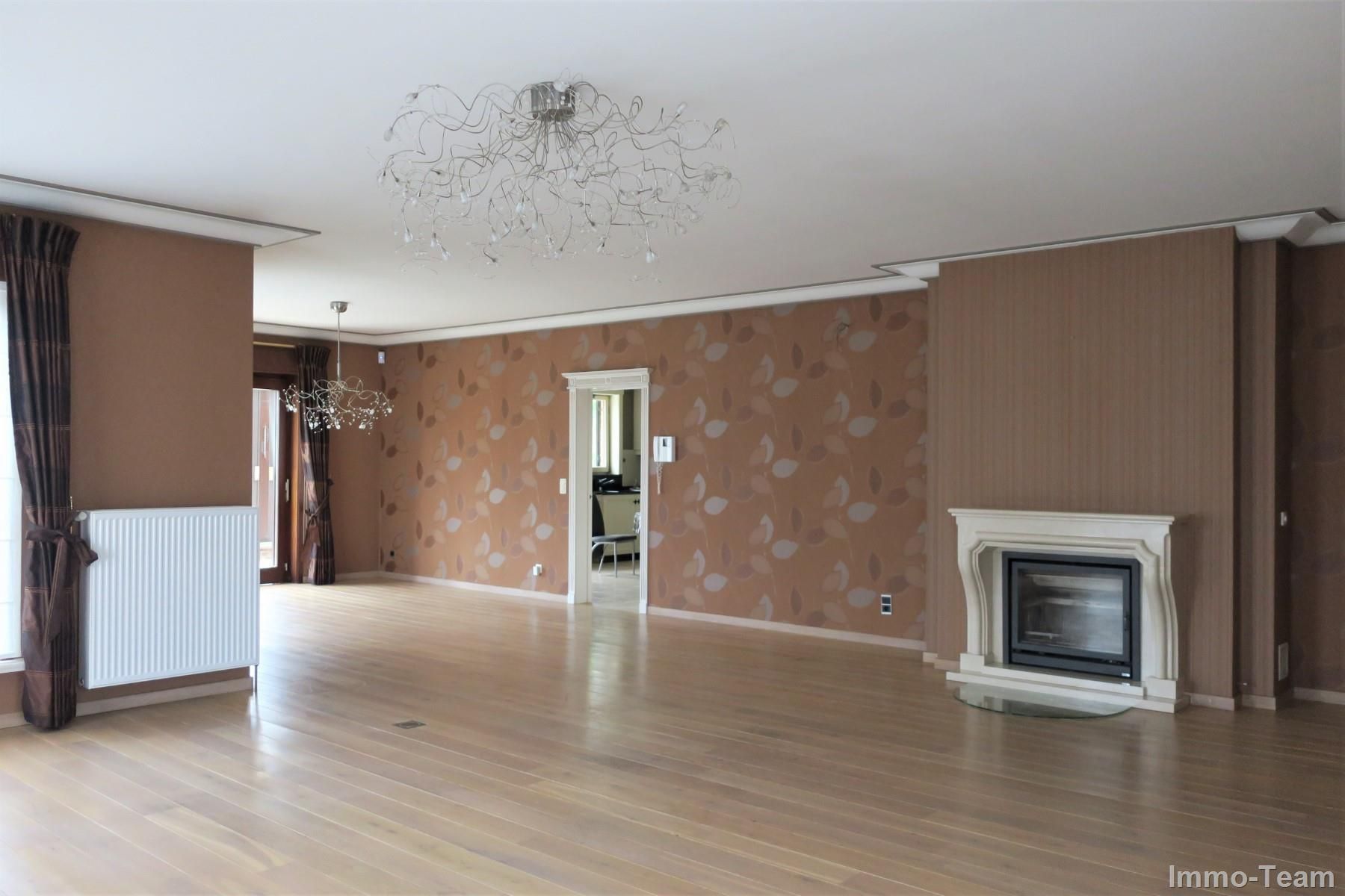 Robuuste karaktervolle woning met loods en weide  foto 3