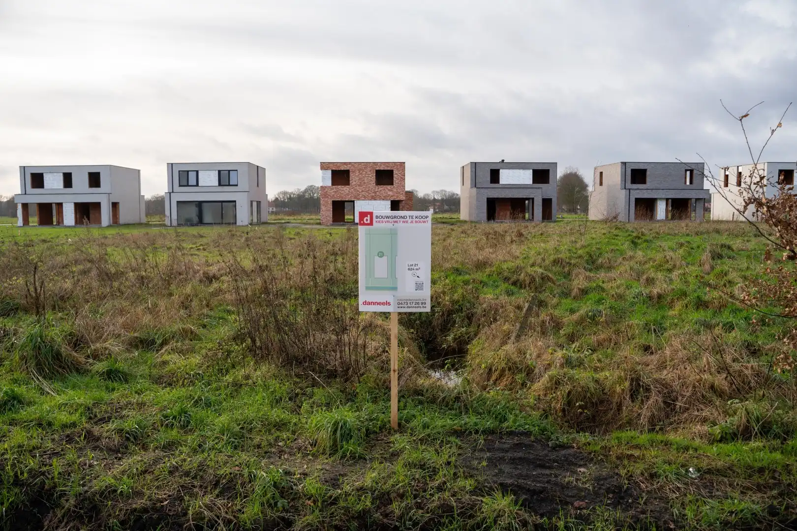 Bouwgronden voor open bebouwing in landelijke omgeving foto {{pictureIndex}}