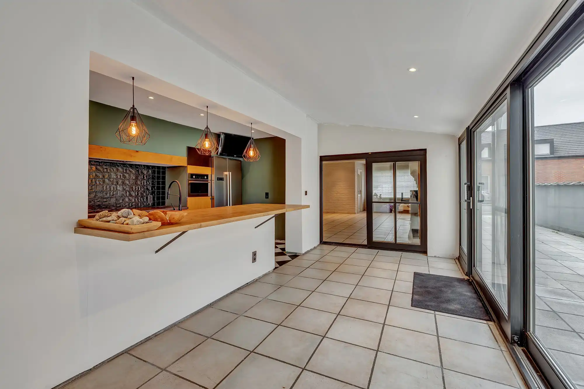 Instapklare woning met ruime garage foto 5