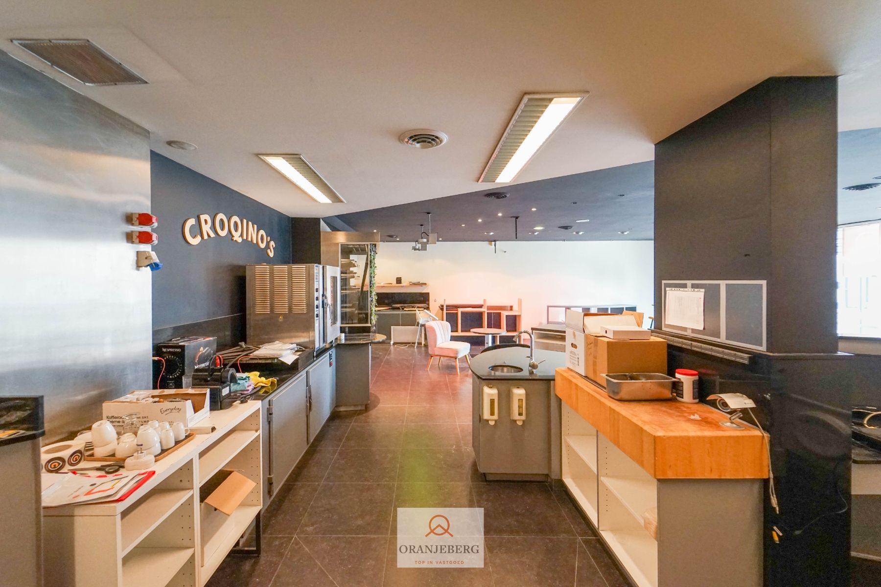 Volledig gerenoveerde winkelruimte + atelier met garage te huur in Gentbrugge foto 9