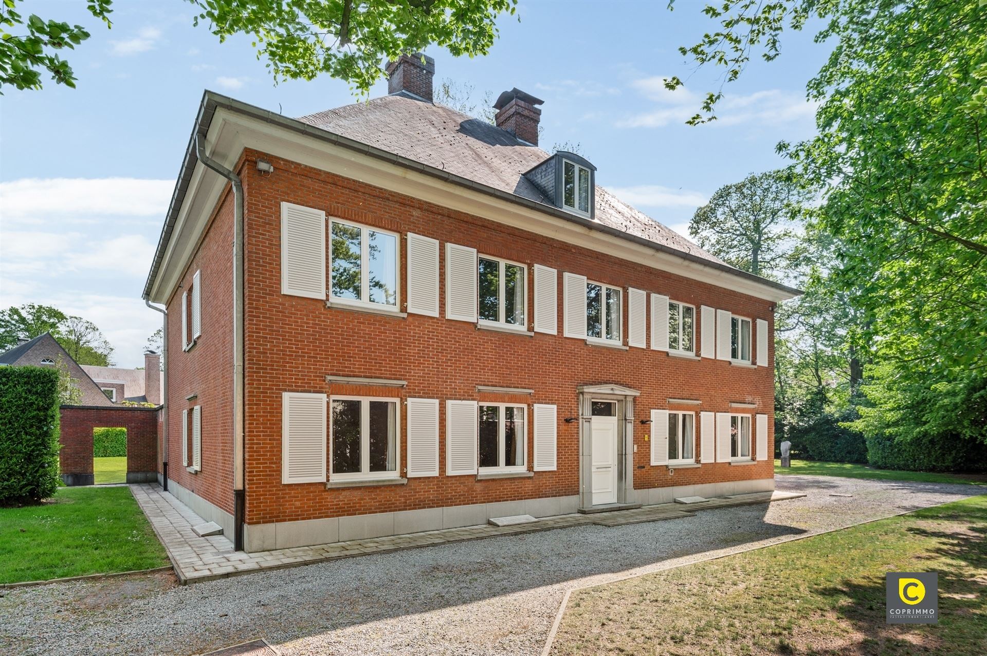 Prachtige villa op 4.203 m² foto {{pictureIndex}}