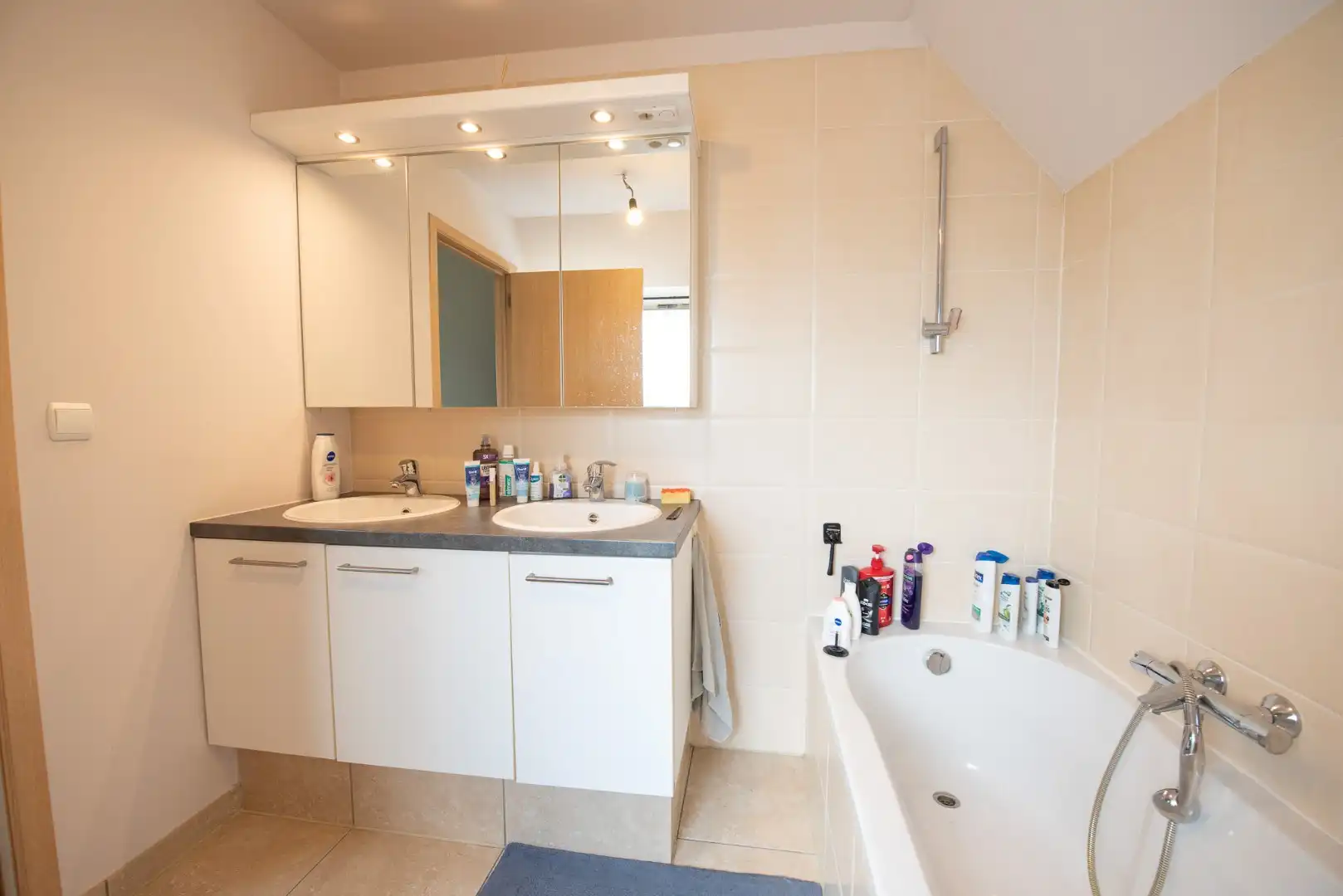 Appartement met één slaapkamer en garagebox te huur foto 6