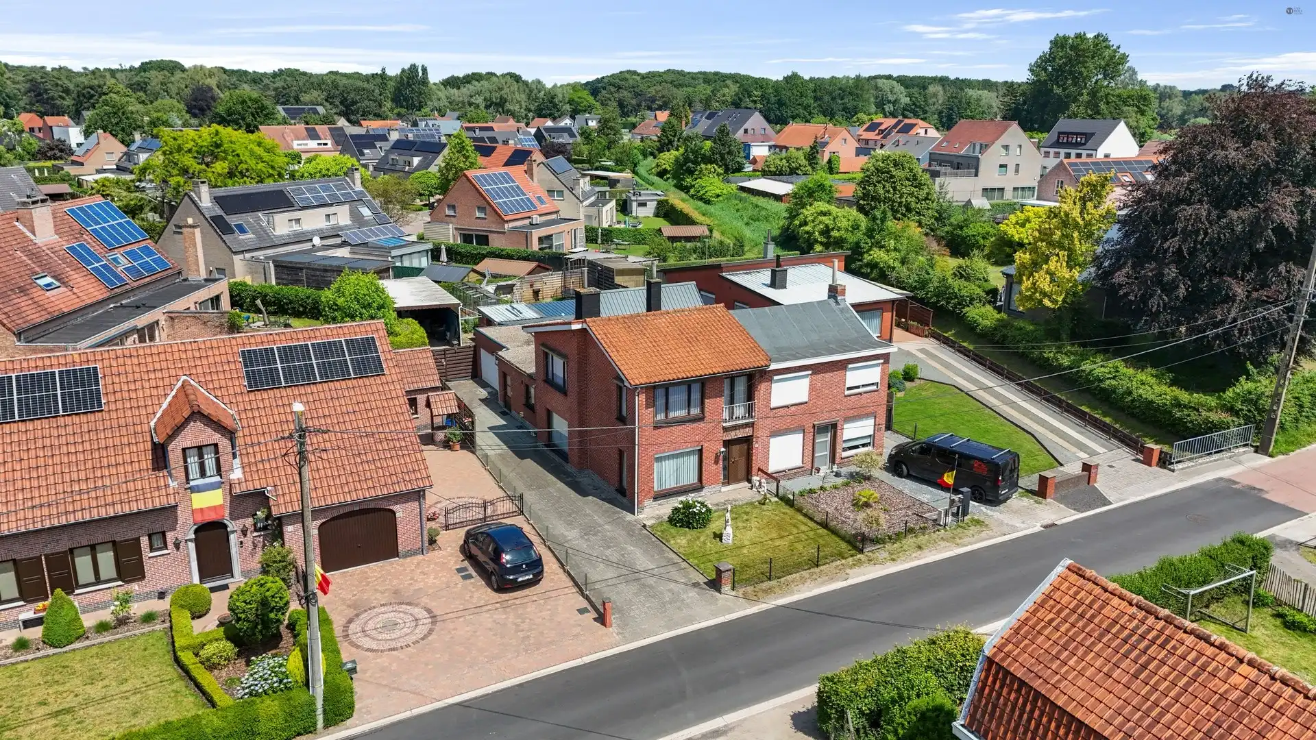 Te renoveren Half open bebouwing op eeen gunstige locatie foto 26