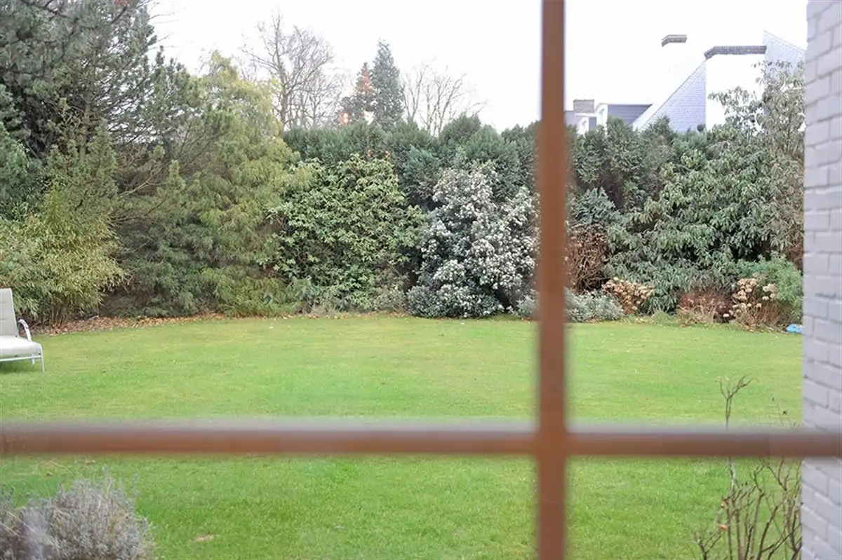 Op te frissen villa op toplocatie foto 15