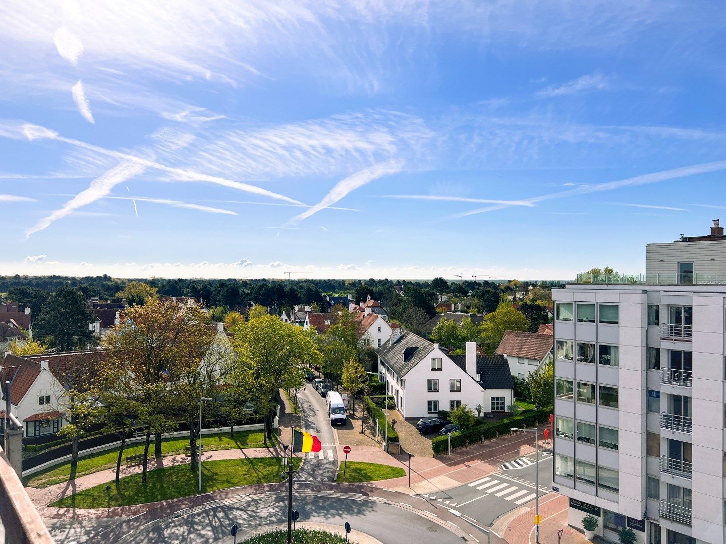 Nieuw appartement gelegen aan de zuidkant van het vernieuwde Burg. Fr. Desmidtplein. Gevelbreedte van ca. 8 meter. foto 2