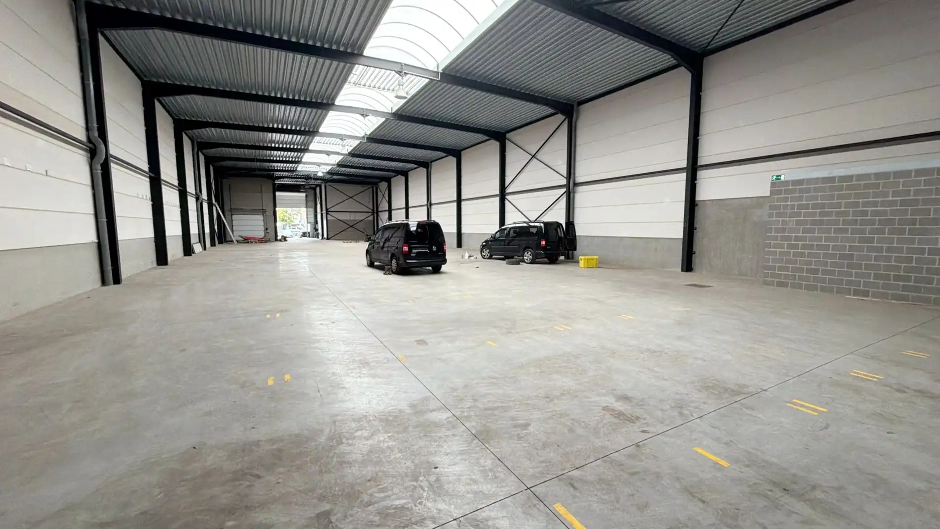 Loods met laadkade en kantoor te huur in Mechelen-Noord I foto 3