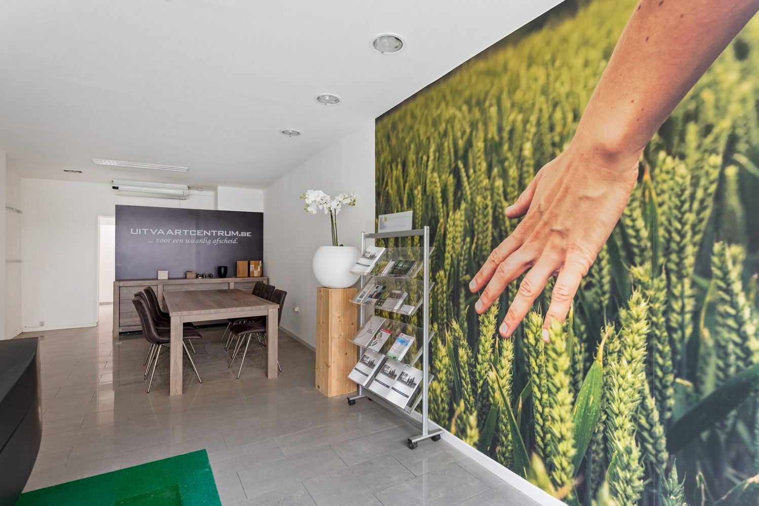 Handelshuis met 2 handelsruimtes en appartement in het hart van Wommelgem. foto 5