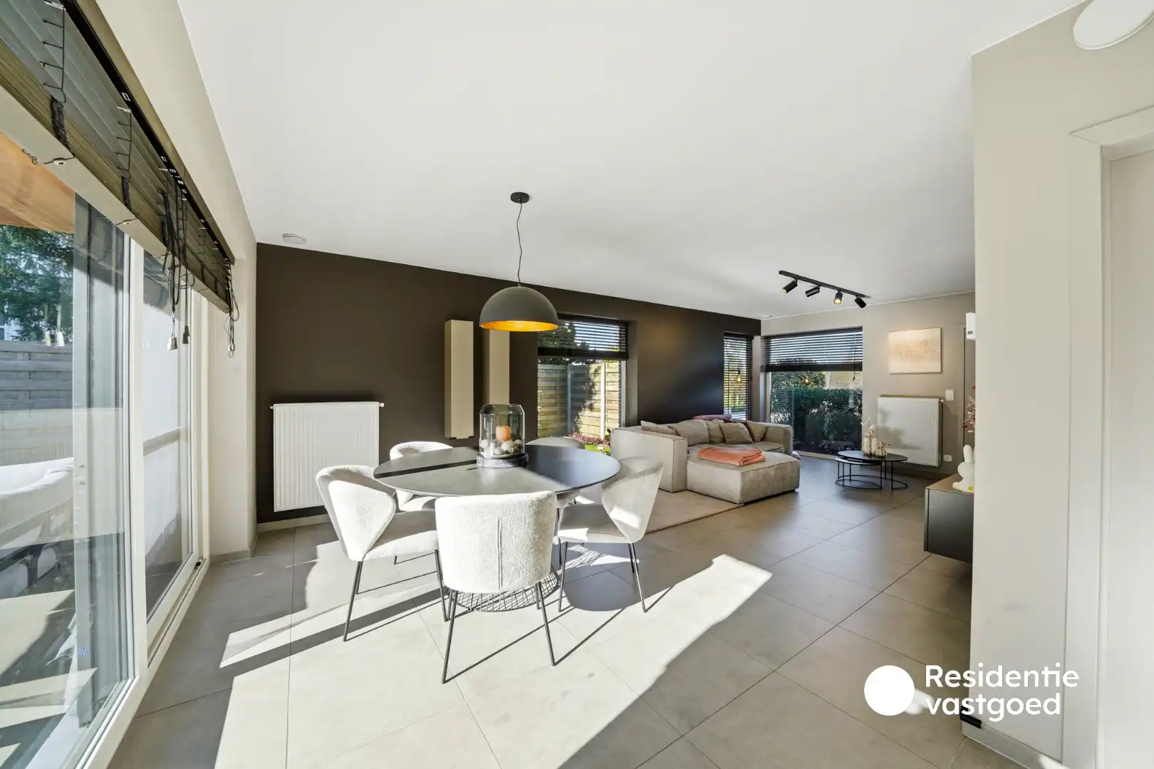 Prachtige zeer recente halfopen woning in rustige wijk te Oudenburg centrum foto 6