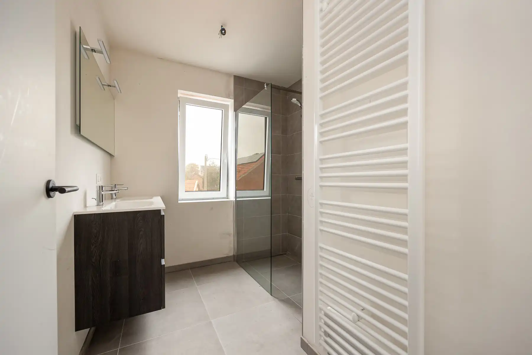 Halfopen woning met 3 slaapkamers en inpandige garage op perceel van ca 505 m² foto 14