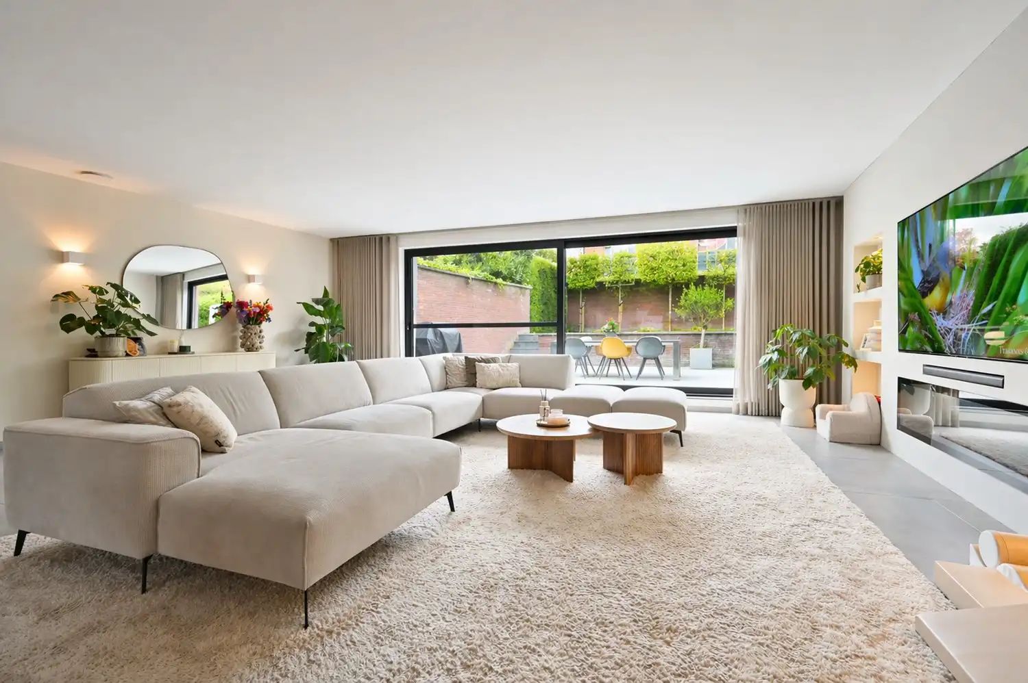 Exclusief wonen in alle rust, op wandelafstand van de Maas, met 3 slaapkamers, zonnig terras en een uitstekende ligging nabij Maastricht foto {{pictureIndex}}
