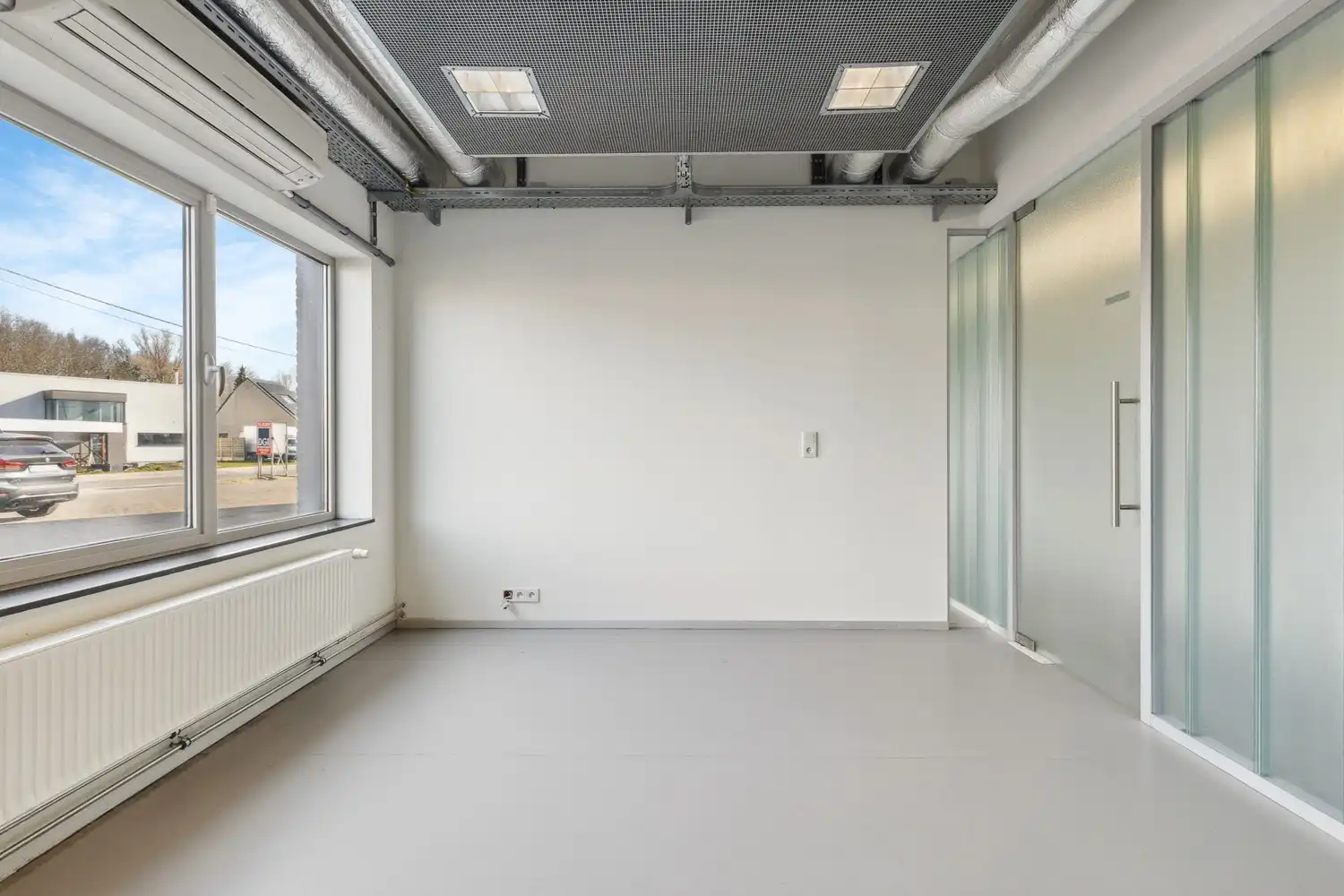 Veelzijdig kantoorgebouw met ruime parking op 2433 m² foto 24