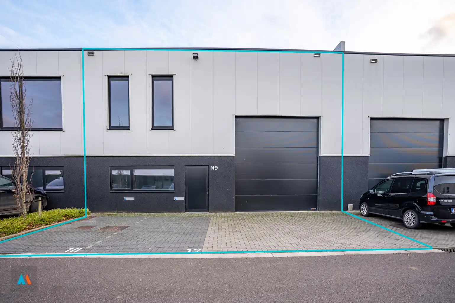 Nieuwe KMO-unit foto {{pictureIndex}}