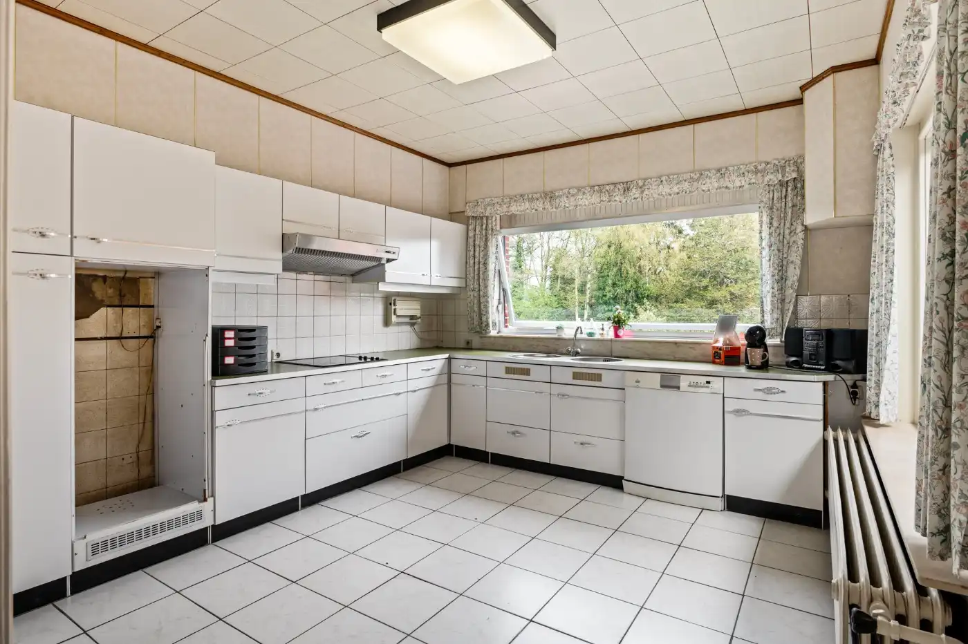 Te renoveren woning met 2 slpk., dubbele garage en tuin foto 7