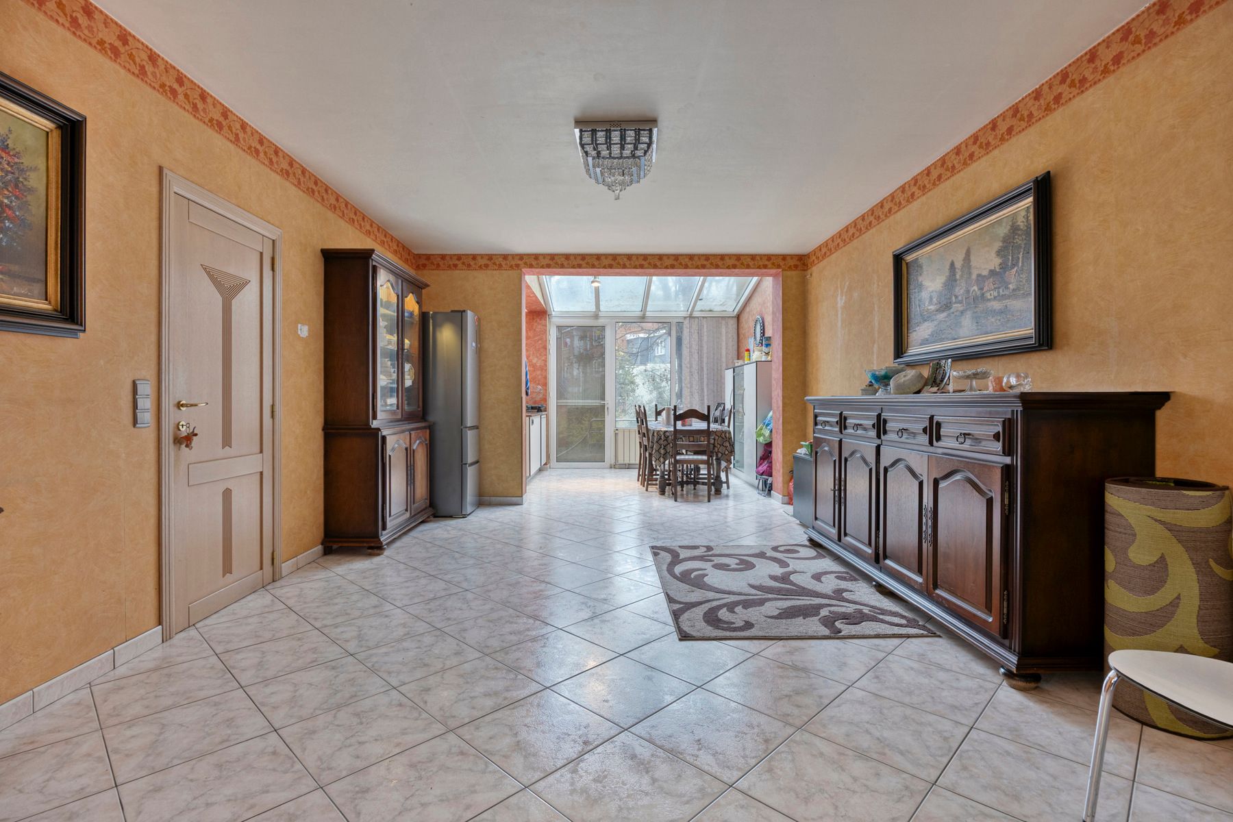 Gezinswoning met vier slaapkamers, tuin en ruime garage foto 8