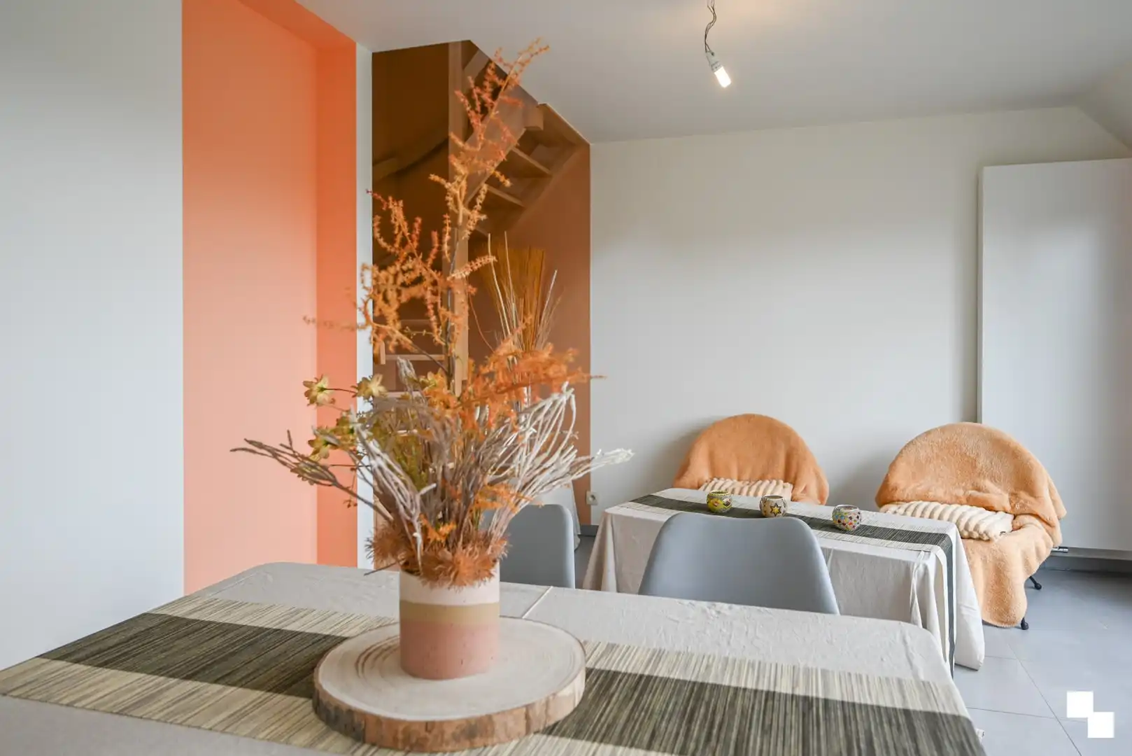 Duplex appartement met garage en twee staanplaatsen nabij centrum Izegem foto 10