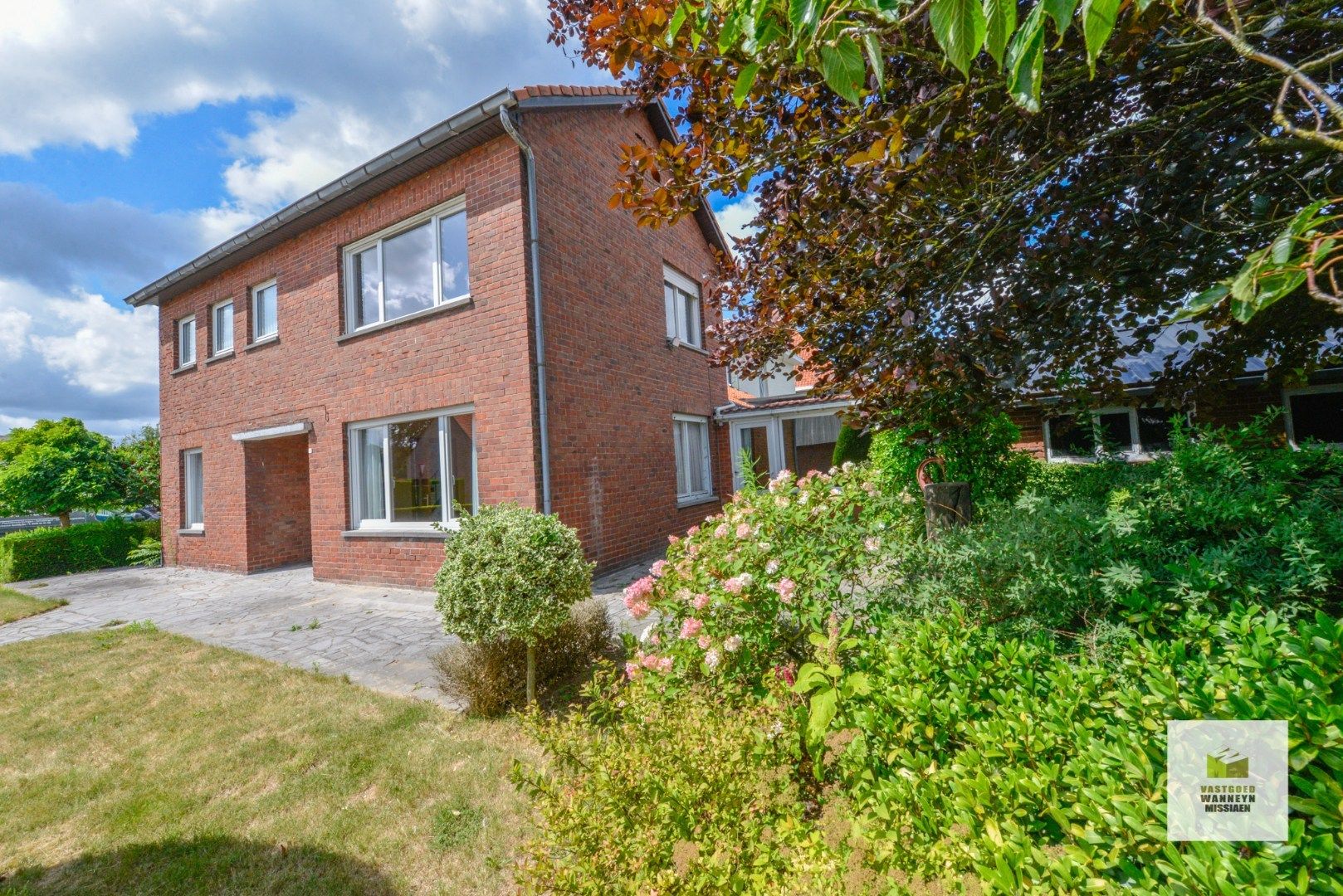 Te renoveren halfopen woning op 778 m2 met 4 slaapkamers (1 gelijkvloers) foto 4