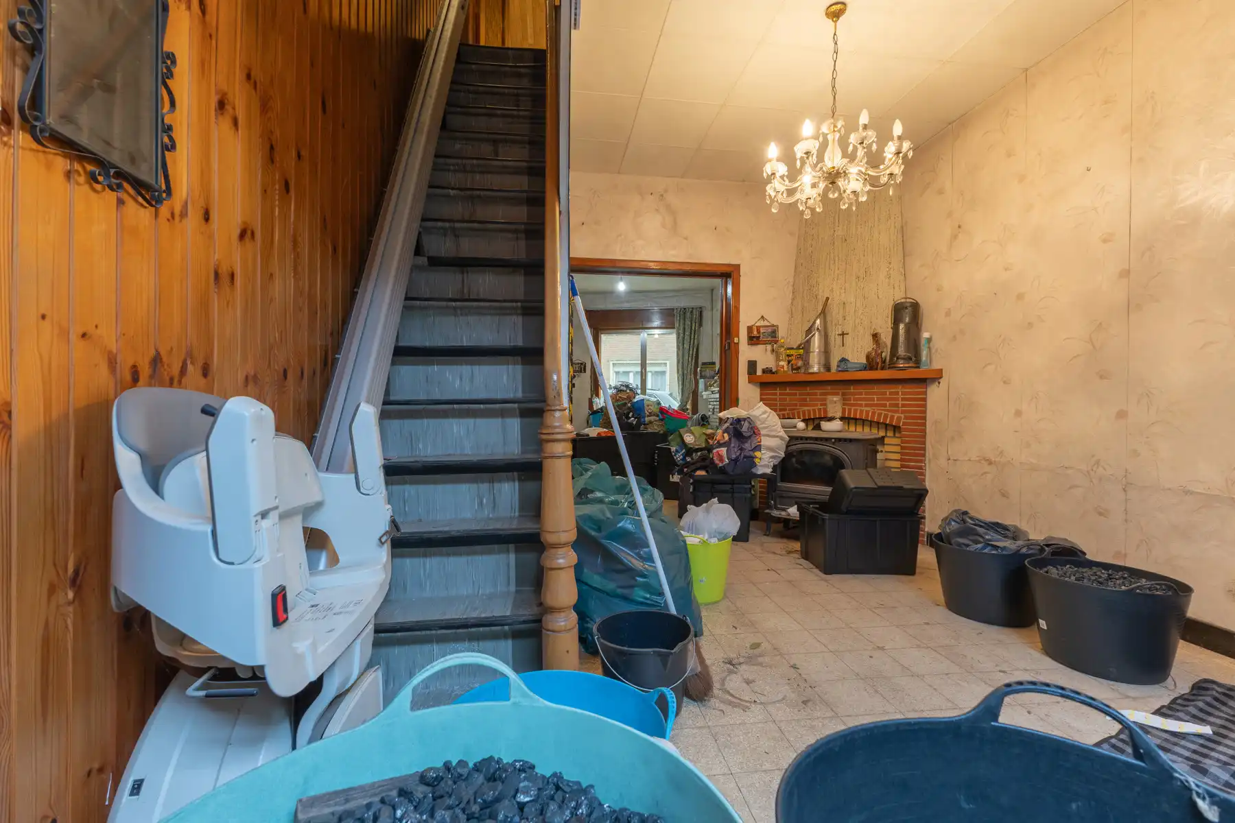Te renoveren woning met 2 slaapkamers en inrichtbare zolder foto 4