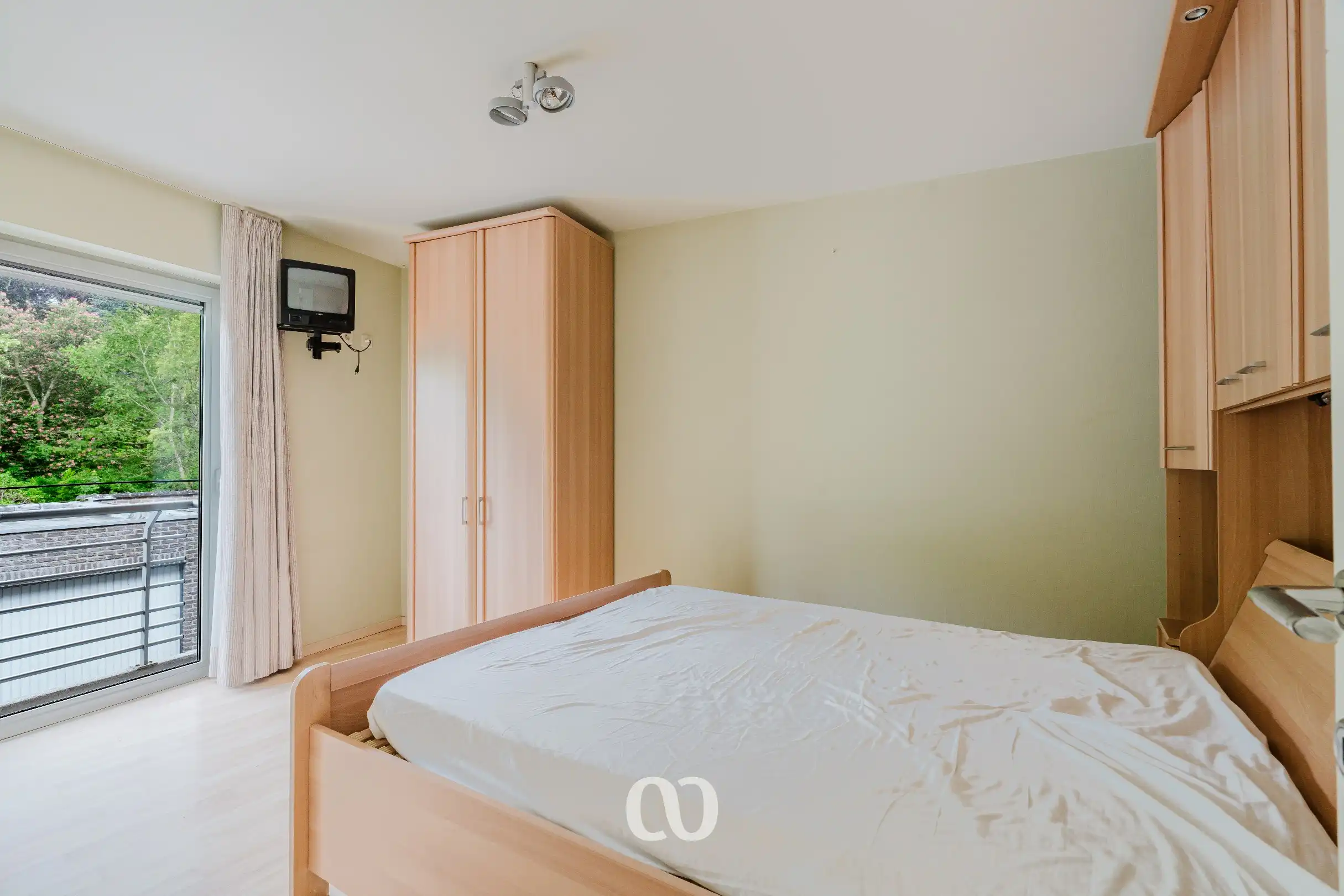 Instapklaar gelijkvloers appartement met private ingang en directe toegang tot de garage foto 12