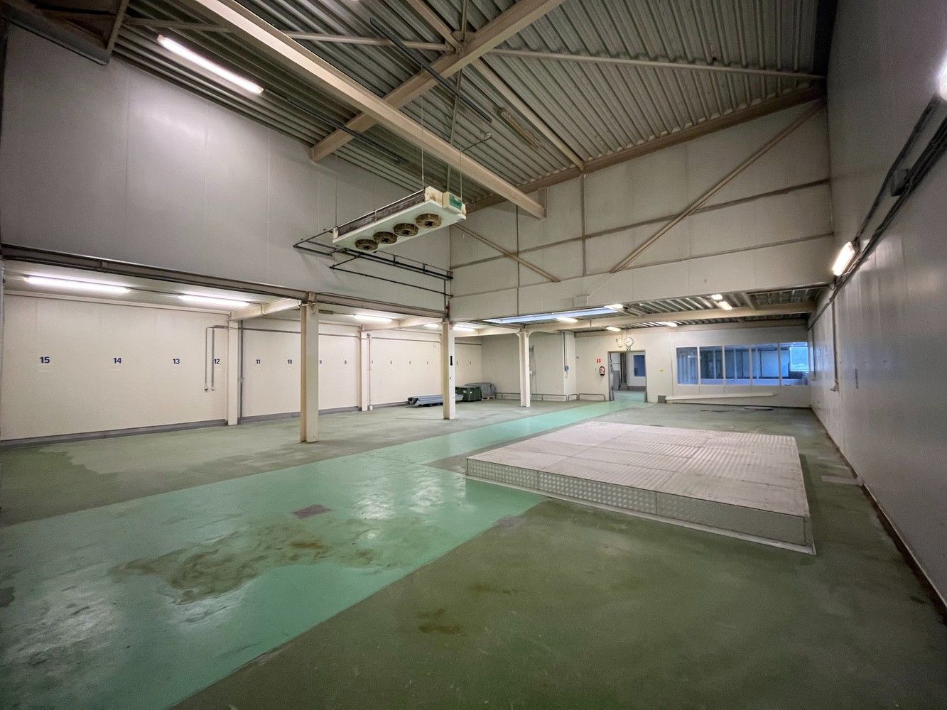 +/- 1790m² bedrijfsgebouw foto 24